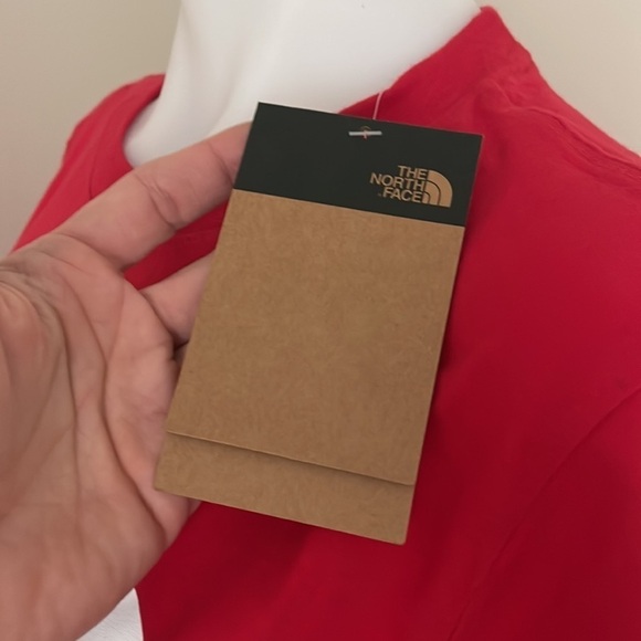 (NWT) The North Face Women’s Print Graphic Red Tee - Picture 8 of 16